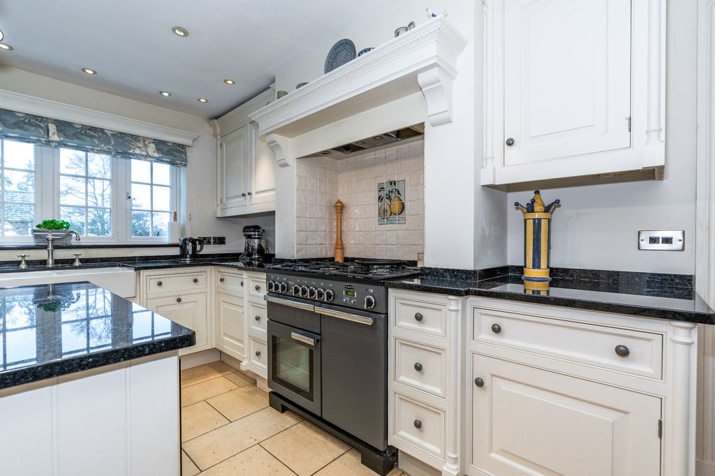 Property photo 3 of 29