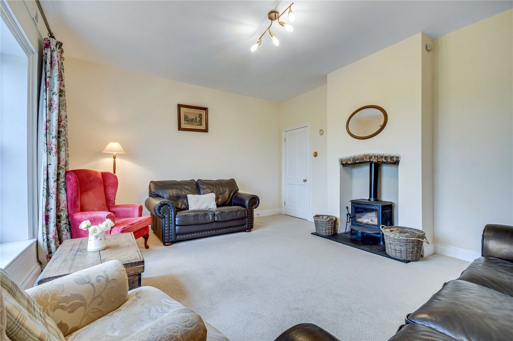 Property photo 3 of 22 Lounge