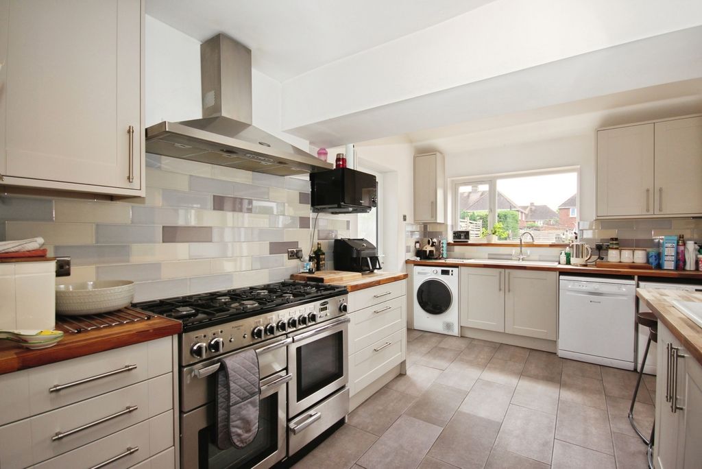 Property photo 2 of 15 Kitchen