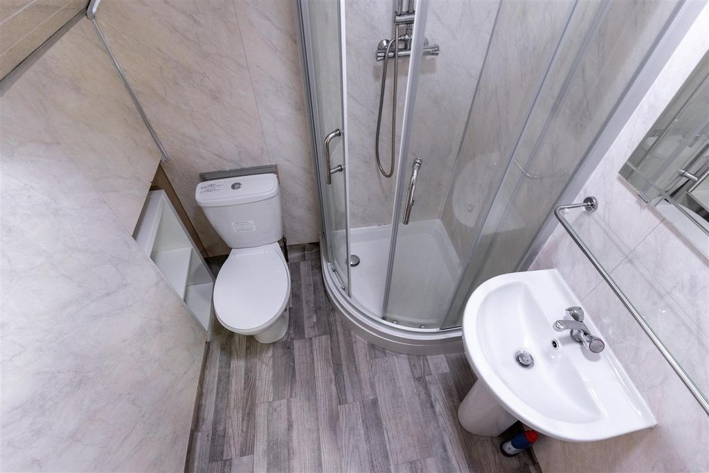 Property photo 3 of 8 Bathroom