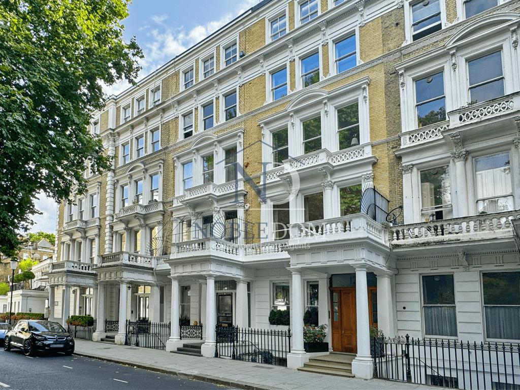 Property photo 1 of 3 One-Bedroom Apartment On Courtfield Gardens Sw5