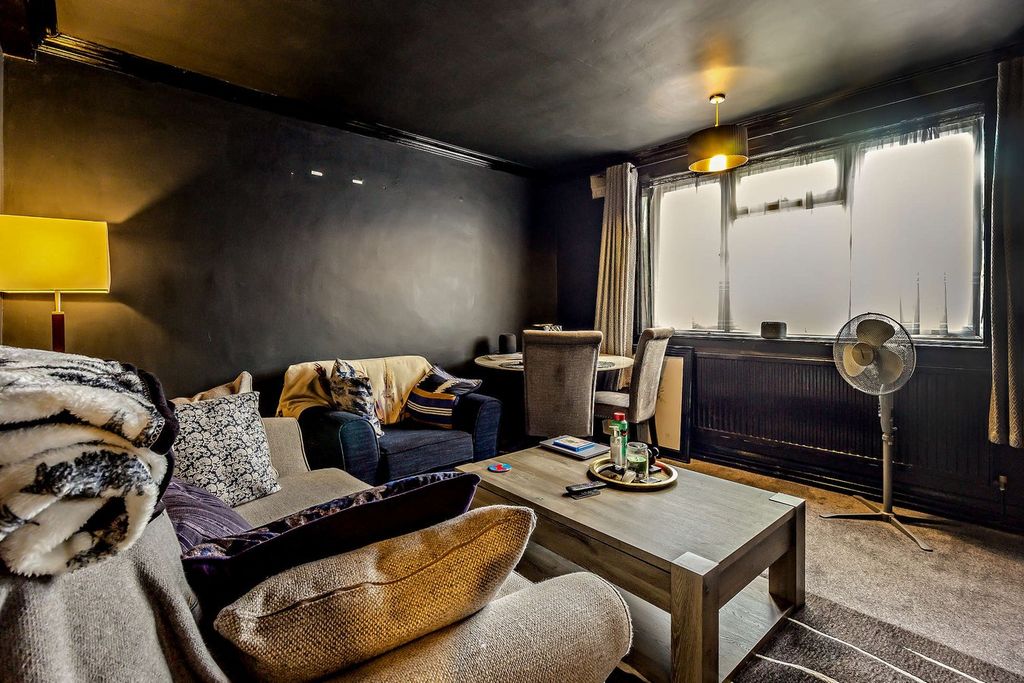 Property photo 3 of 11