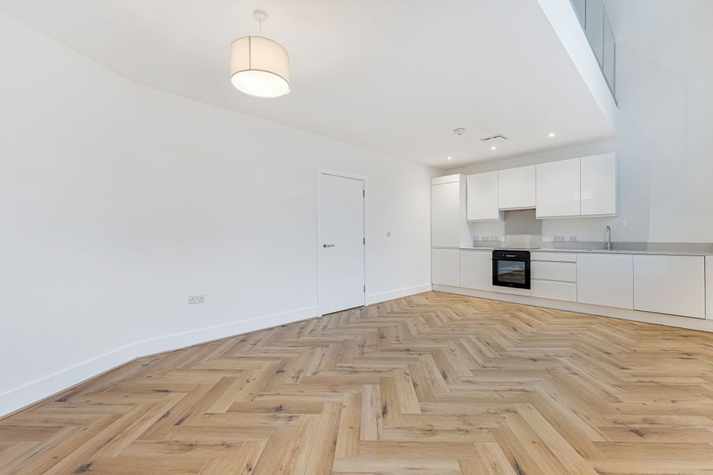 Property photo 3 of 11 Kitchen/ Lounge