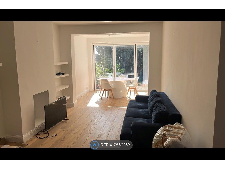 Property photo 3 of 9 Living Room