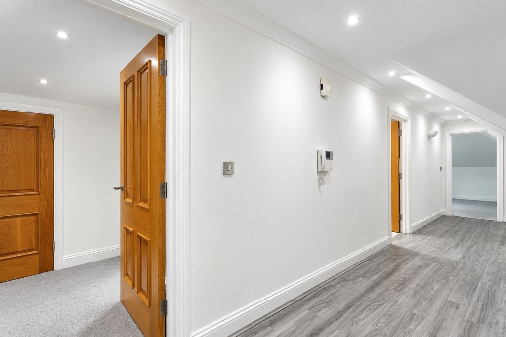Property photo 2 of 11 Entrance Hallway