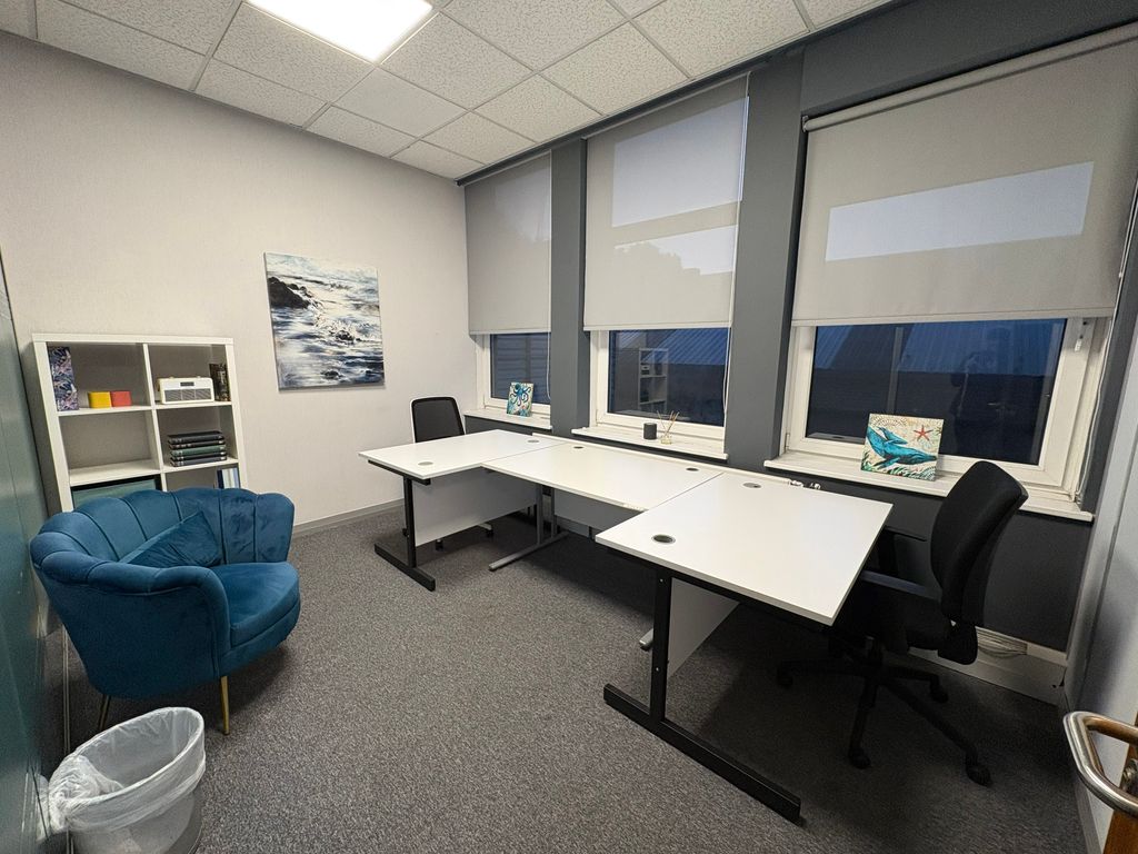 Property photo 1 of 8 Office 208