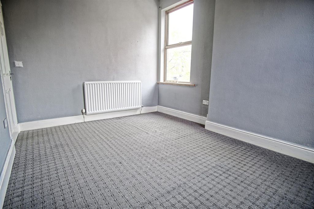 Property photo 3 of 10 Bedroom 1