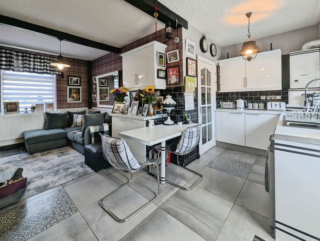 Property photo 3 of 14 Photo 9