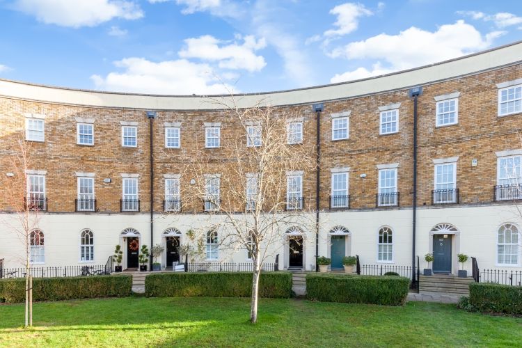 Property photo 1 of 10 214111