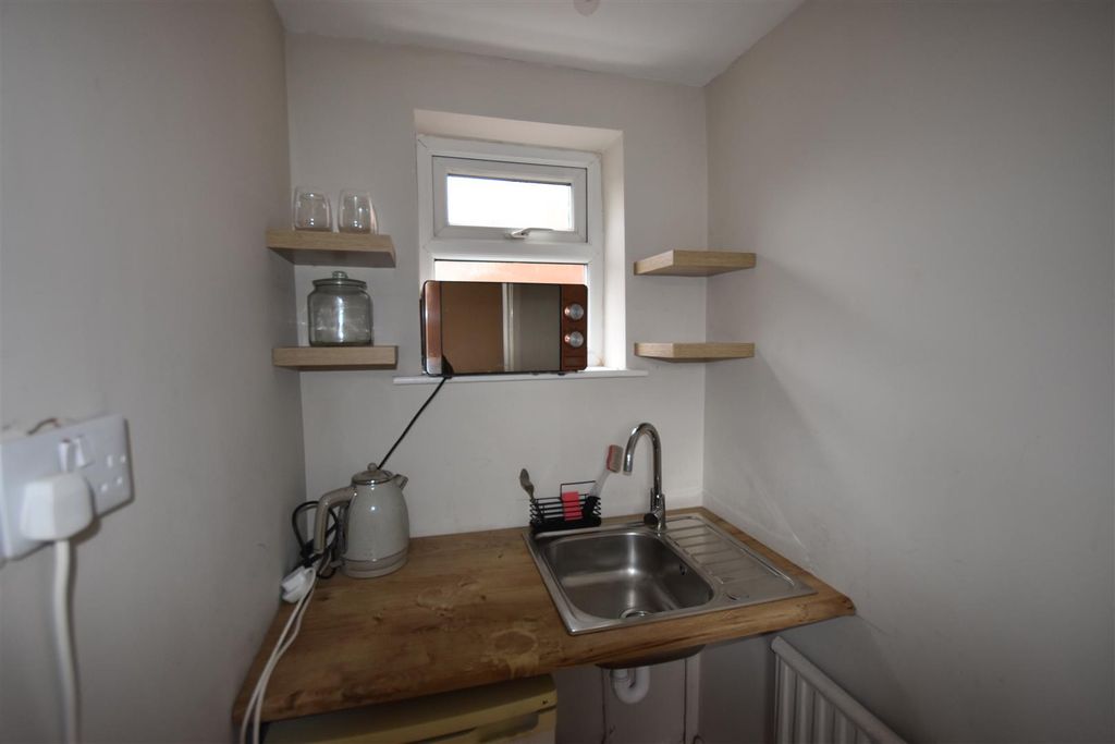 Property photo 2 of 7 Kitchen 2.Jpg