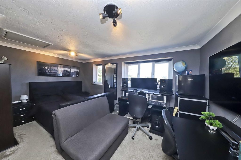 Property photo 2 of 9 Studio
