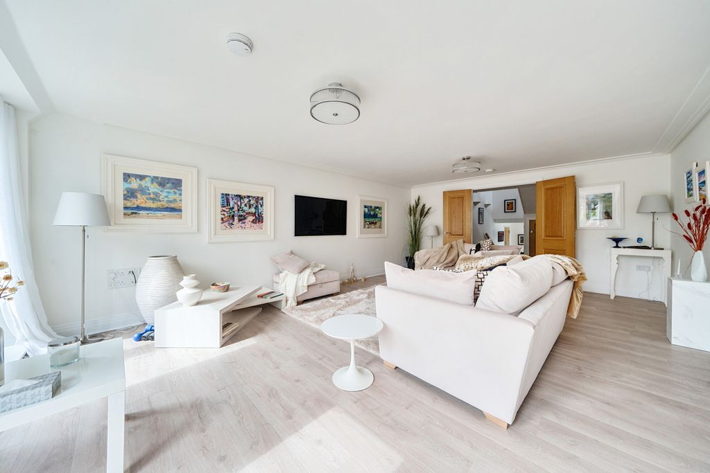 Property photo 2 of 27 1327940-9-687Fa78...