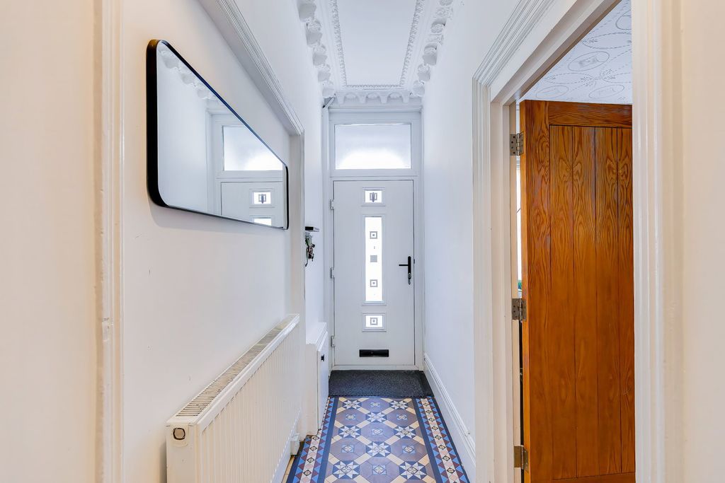 Property photo 2 of 31