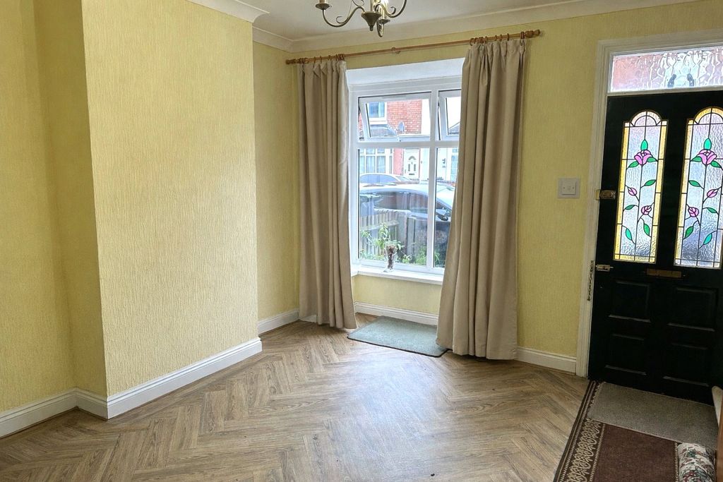 Property photo 2 of 17 Picture No. 05