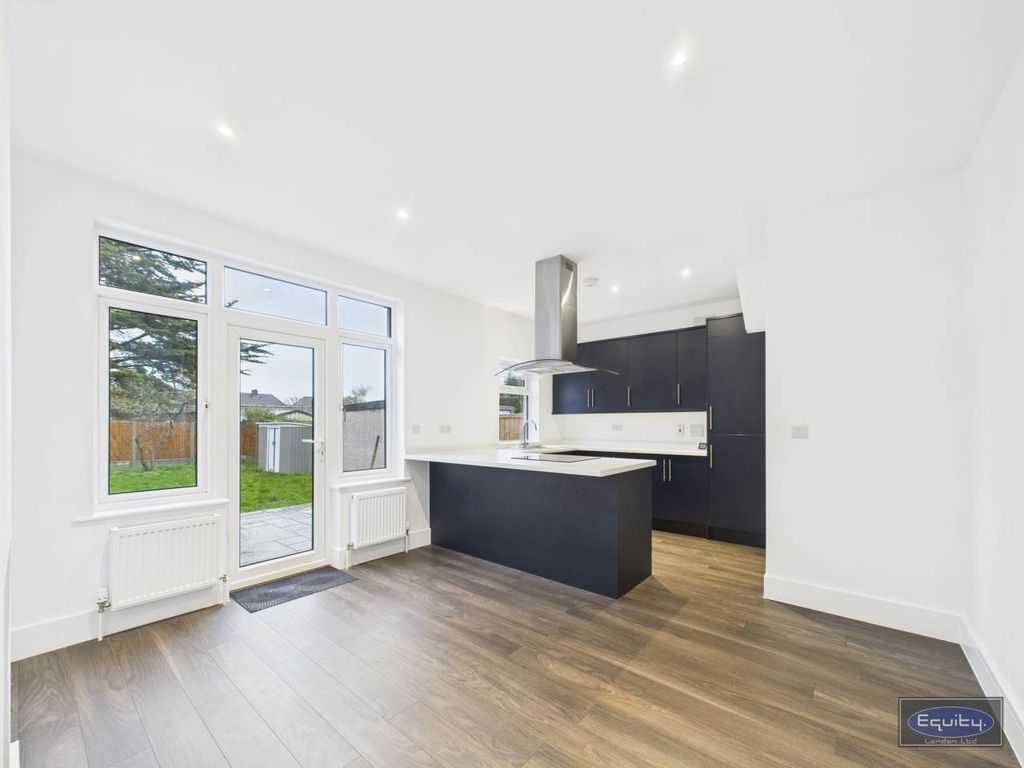 Property photo 3 of 11 Kitchen Diner