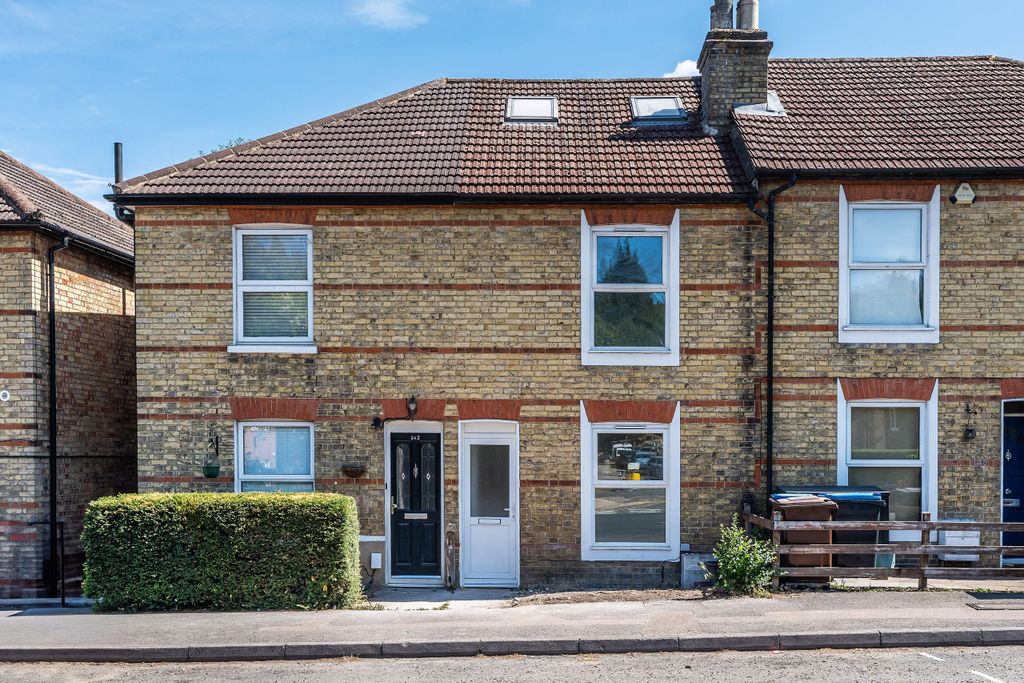 Property photo 1 of 17 144-Godstone-Road-18