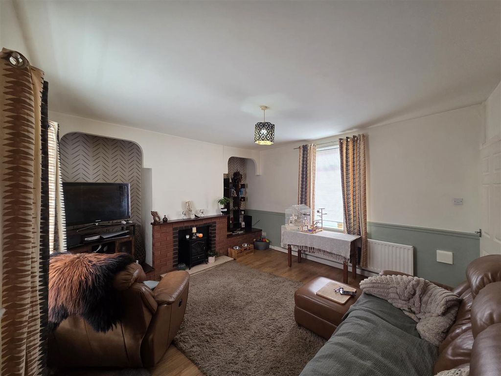 Property photo 3 of 8 13282.Jpg