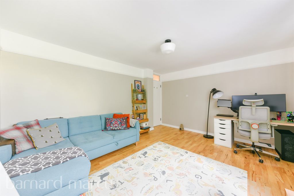 Property photo 3 of 11