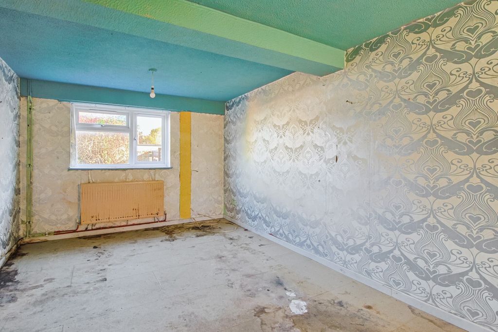 Property photo 2 of 18 242 Pilgrims Way, Andover, Sp10 5Hu