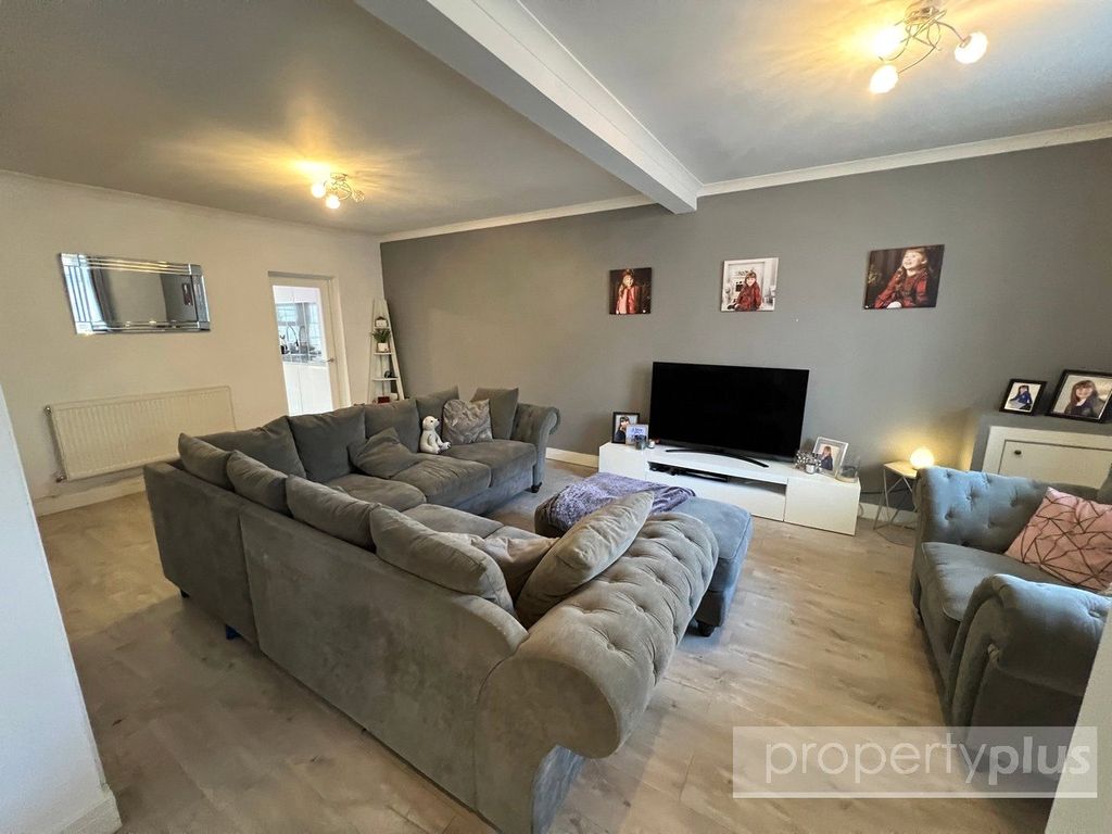 Property photo 2 of 14 Picture No. 05