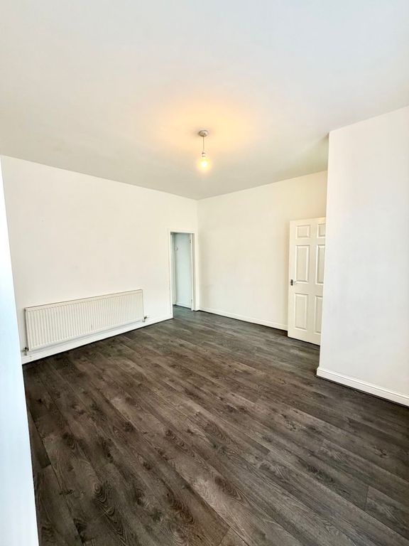 Property photo 2 of 8 Photo 7