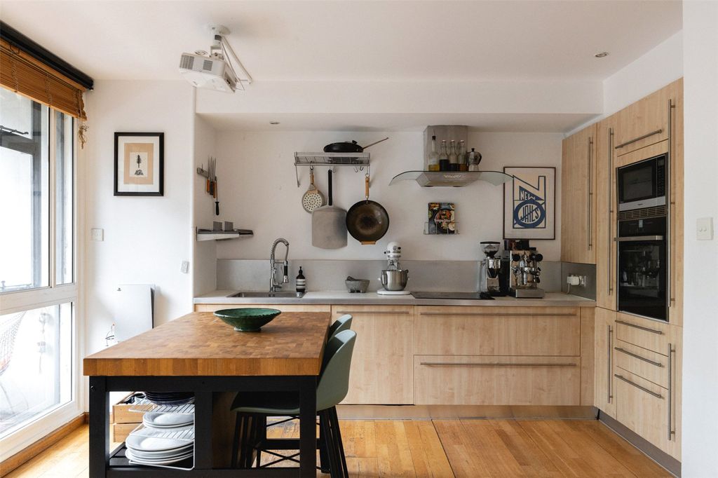 Property photo 1 of 12 Keeling House, E2