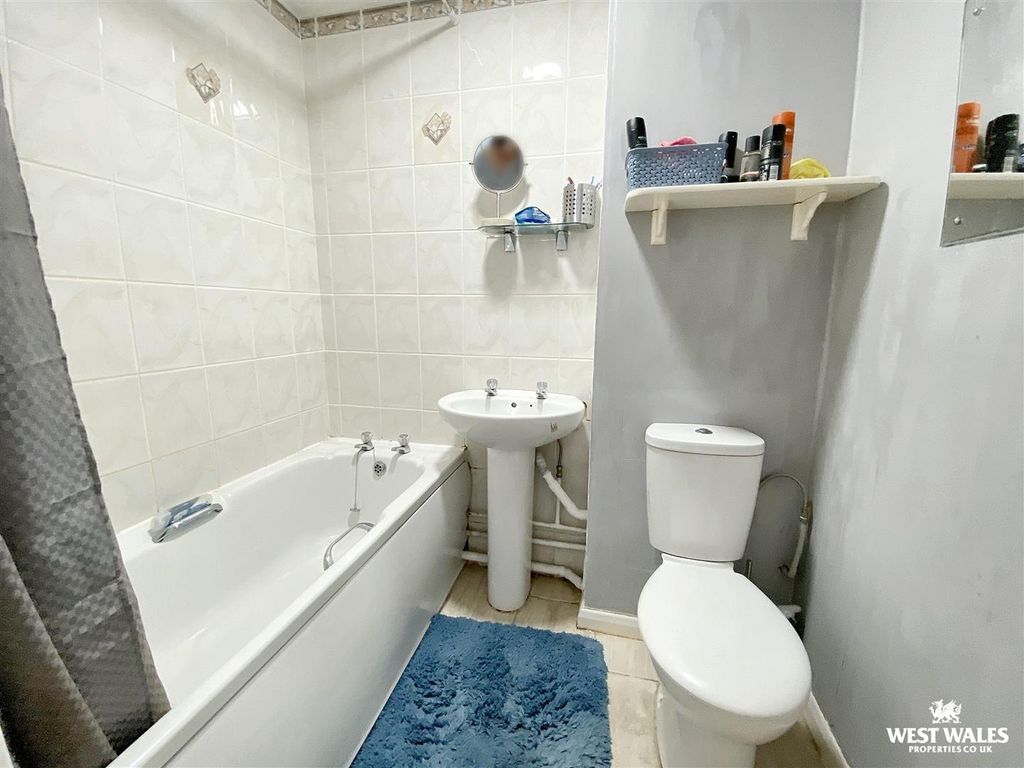 Additional image 10 of 2 bed flat for saleMilford Street, Saundersfoot SA69