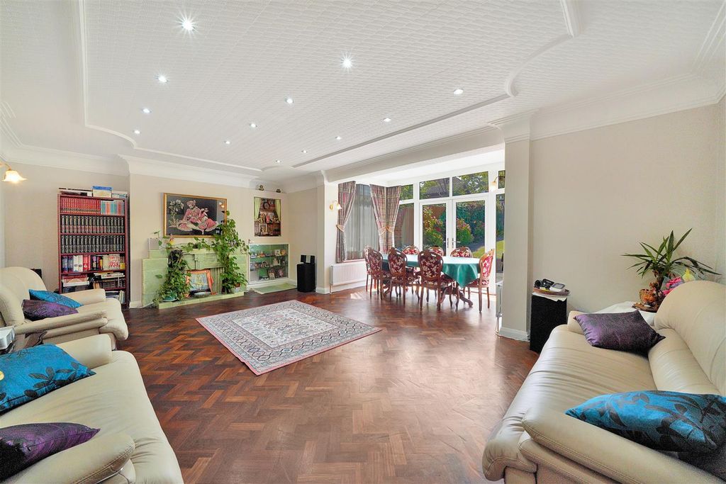 Property photo 3 of 14 169 Watford Road - Alxv996Hrkyjllu1Itgr.Jpg