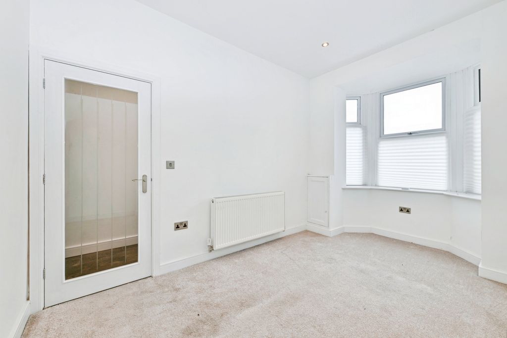 Property photo 3 of 16 Pbox-Img.Jpg