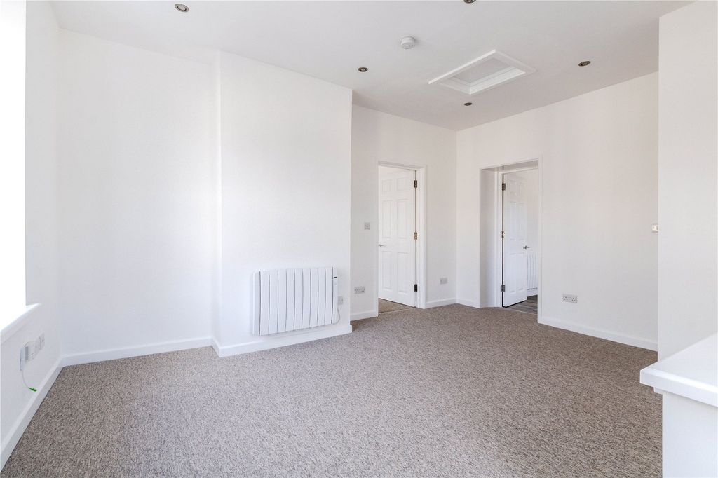 Property photo 3 of 8 Picture No. 04