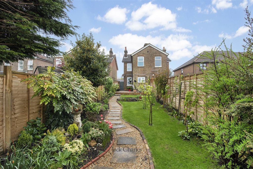 Property photo 1 of 16 2 Alderbrook Cottages, Stone Cross Rd, Tn6 3Df 016
