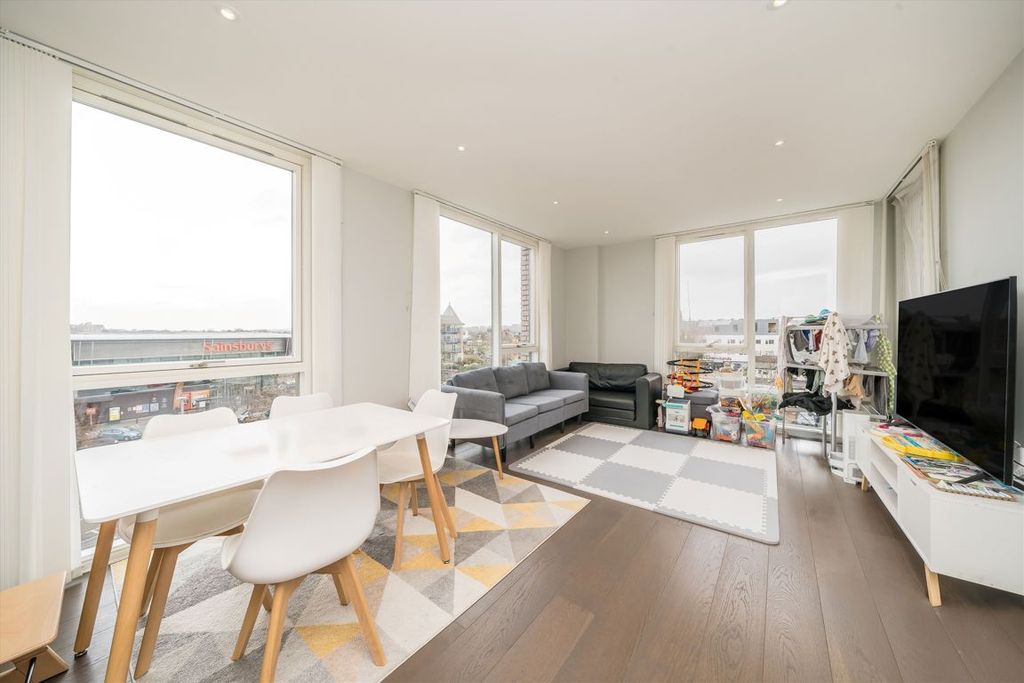 Property photo 2 of 8