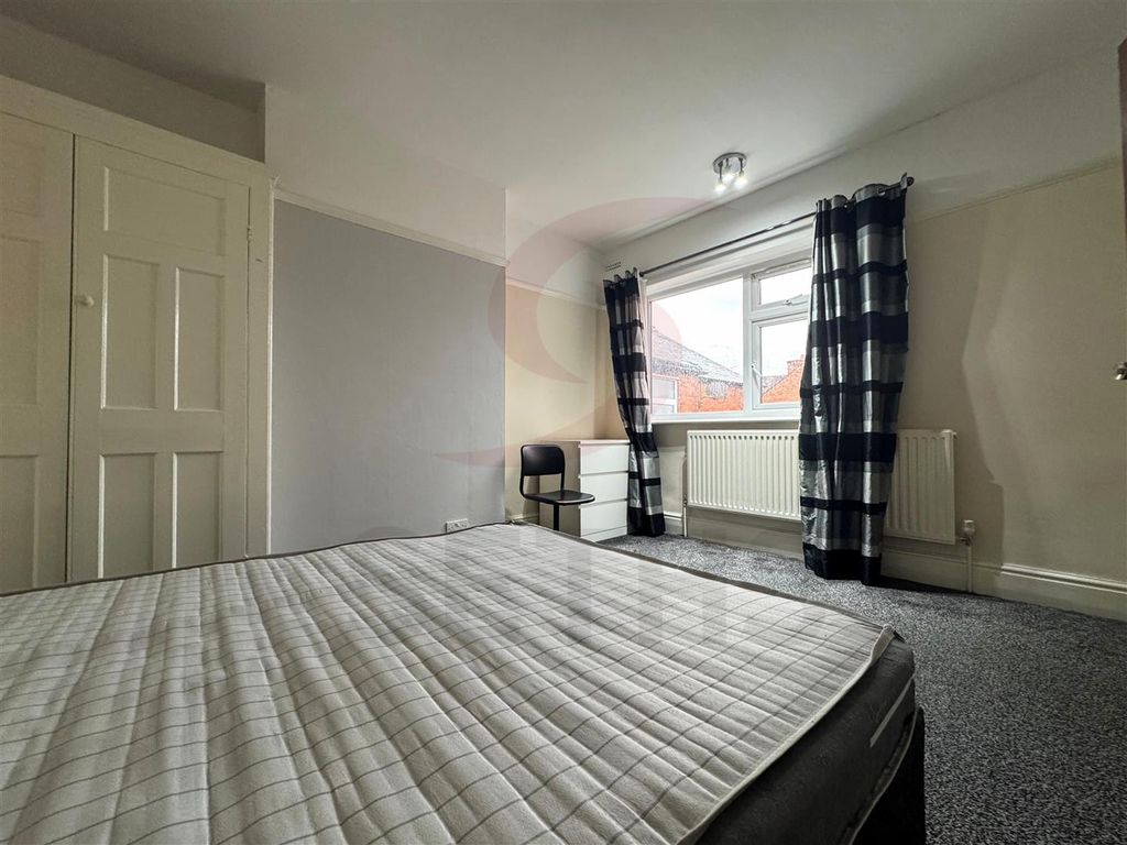 Property photo 2 of 6 Room