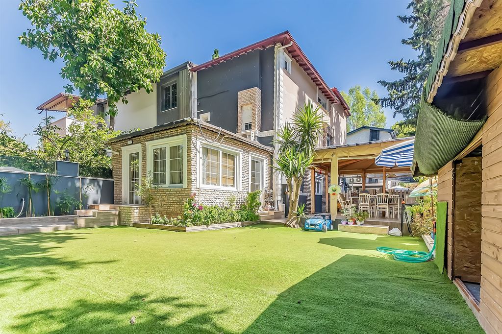 Property photo 2 of 18 Incredible Antalya Property For Sale - Main View Of The Villa And Large Garden