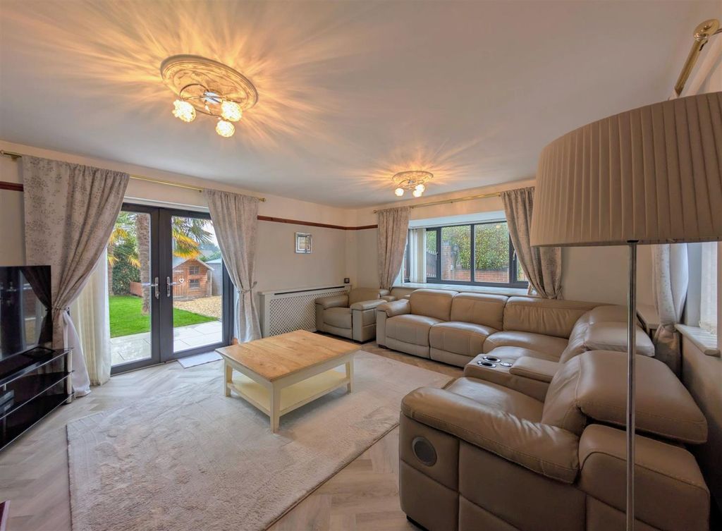 Property photo 2 of 23