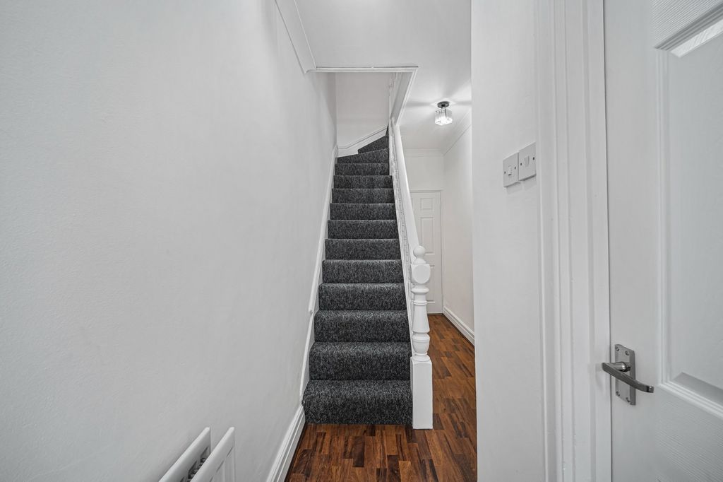 Property photo 3 of 45