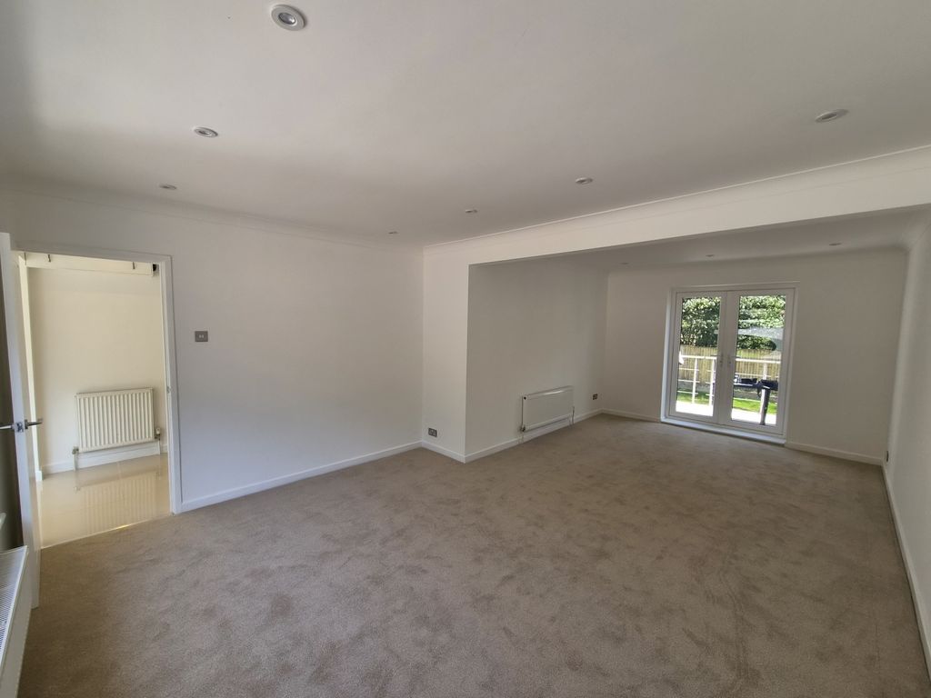 Property photo 3 of 23 Living Room