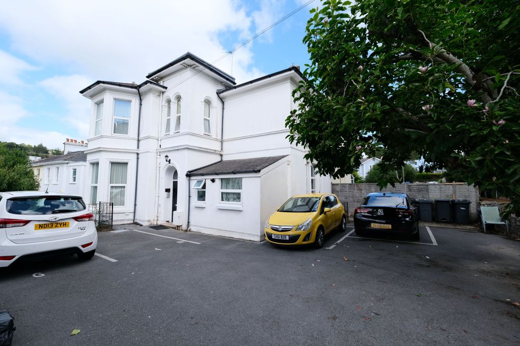 Property photo 1 of 28