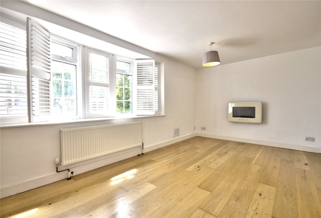 Property photo 2 of 9 Picture No. 26