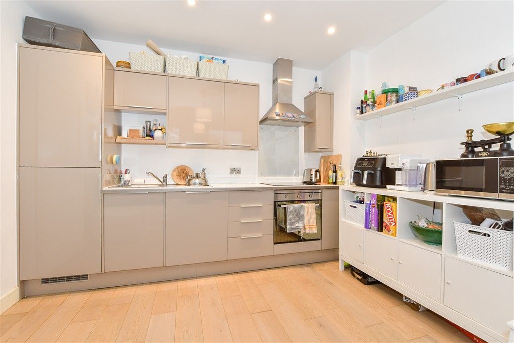 Property photo 3 of 8 Lounge/Kitchen