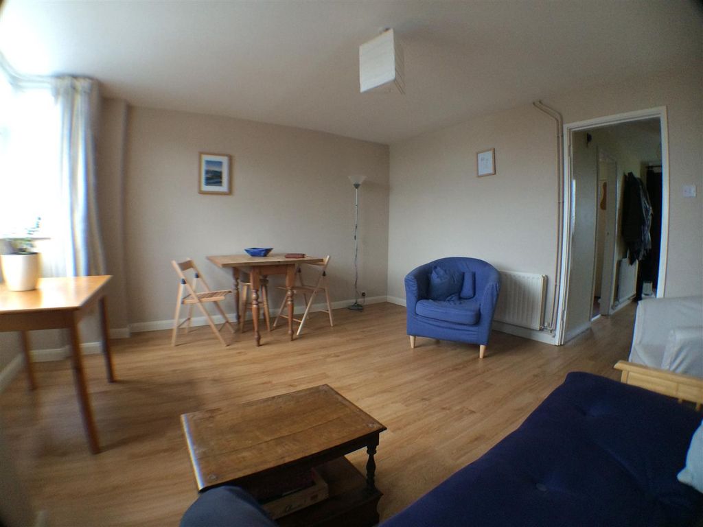 Property photo 1 of 9 Lounge (3).Jpg