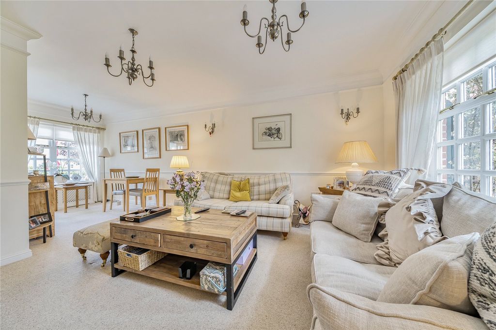 Property photo 2 of 16 Sitting Room