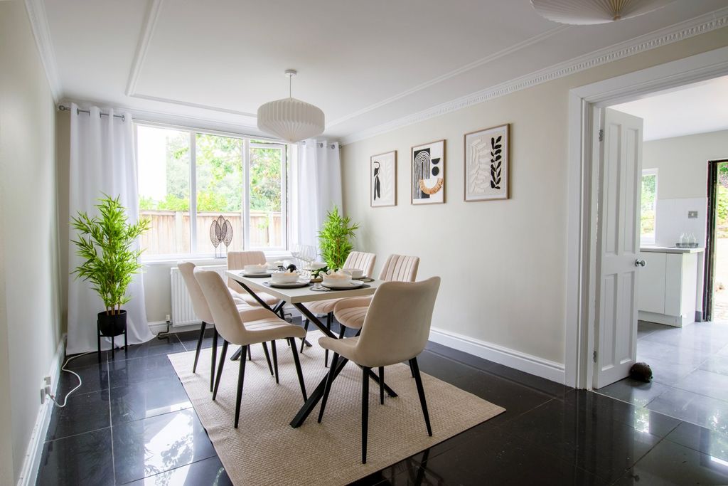 Property photo 3 of 21 Dining Area