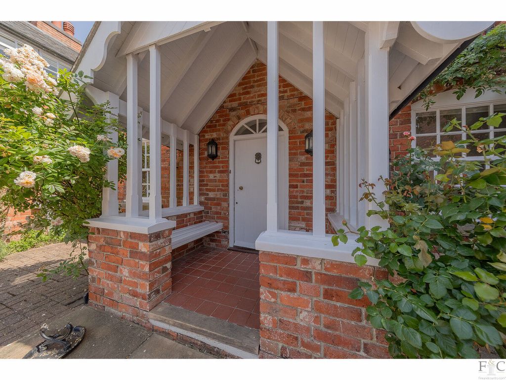 Property photo 2 of 35