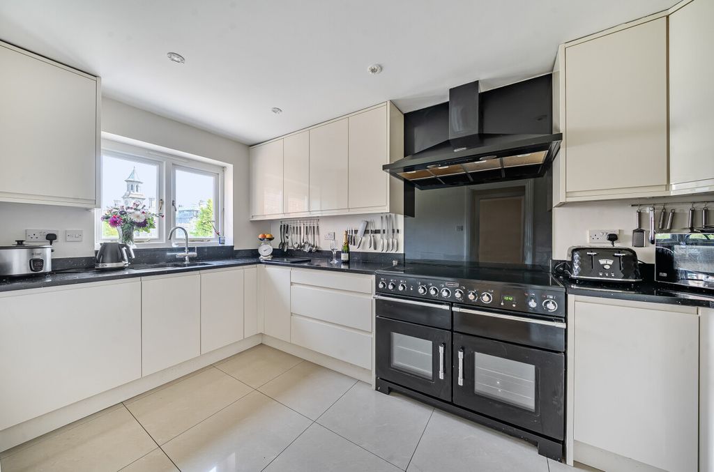 Property photo 3 of 23 1349769-10-68c979...