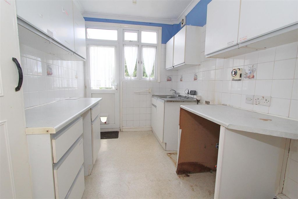 Property photo 3 of 16 Kit.Jpg