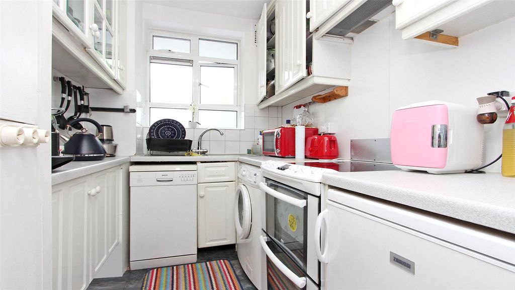 Property photo 3 of 12 Kitchen