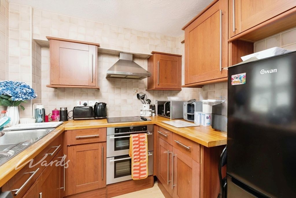 Property photo 3 of 7 Kitchen