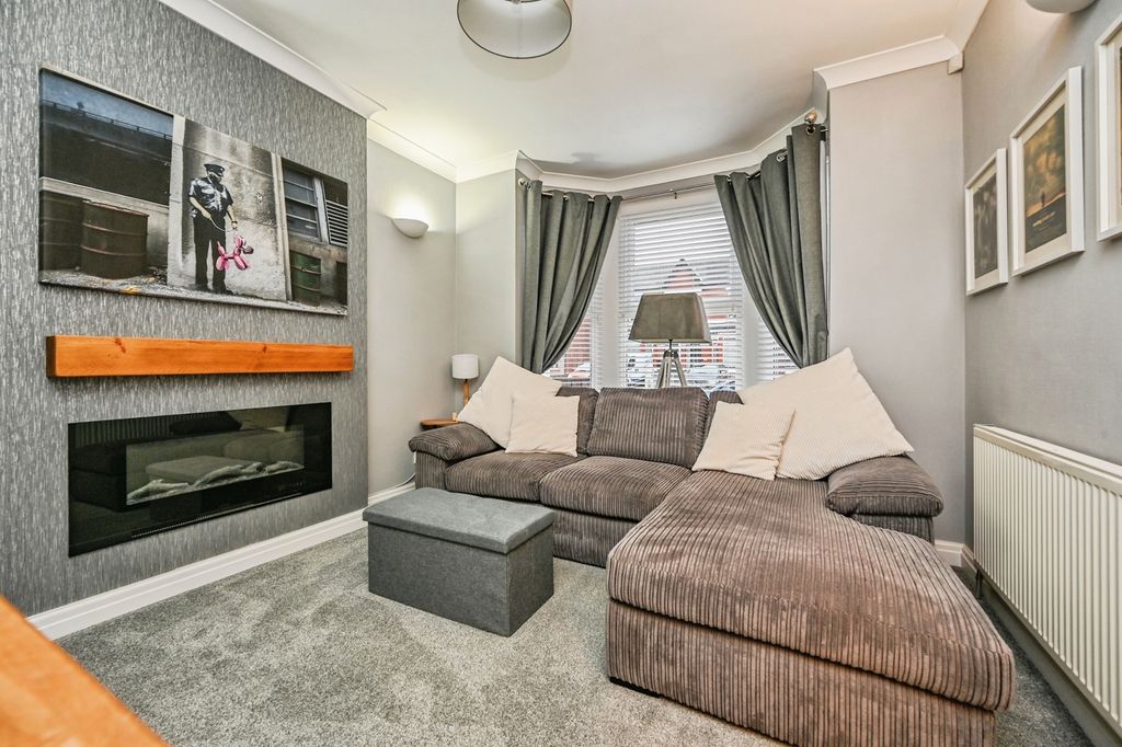 Property photo 2 of 15 Pbox-Img.Jpg