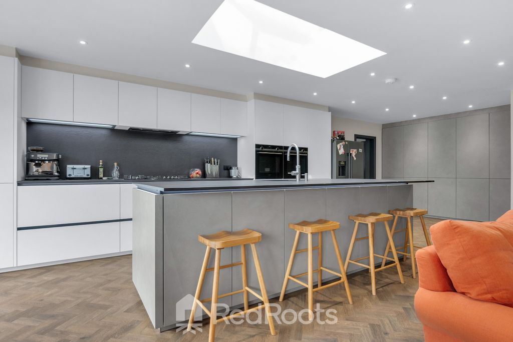 Property photo 2 of 46 3947973